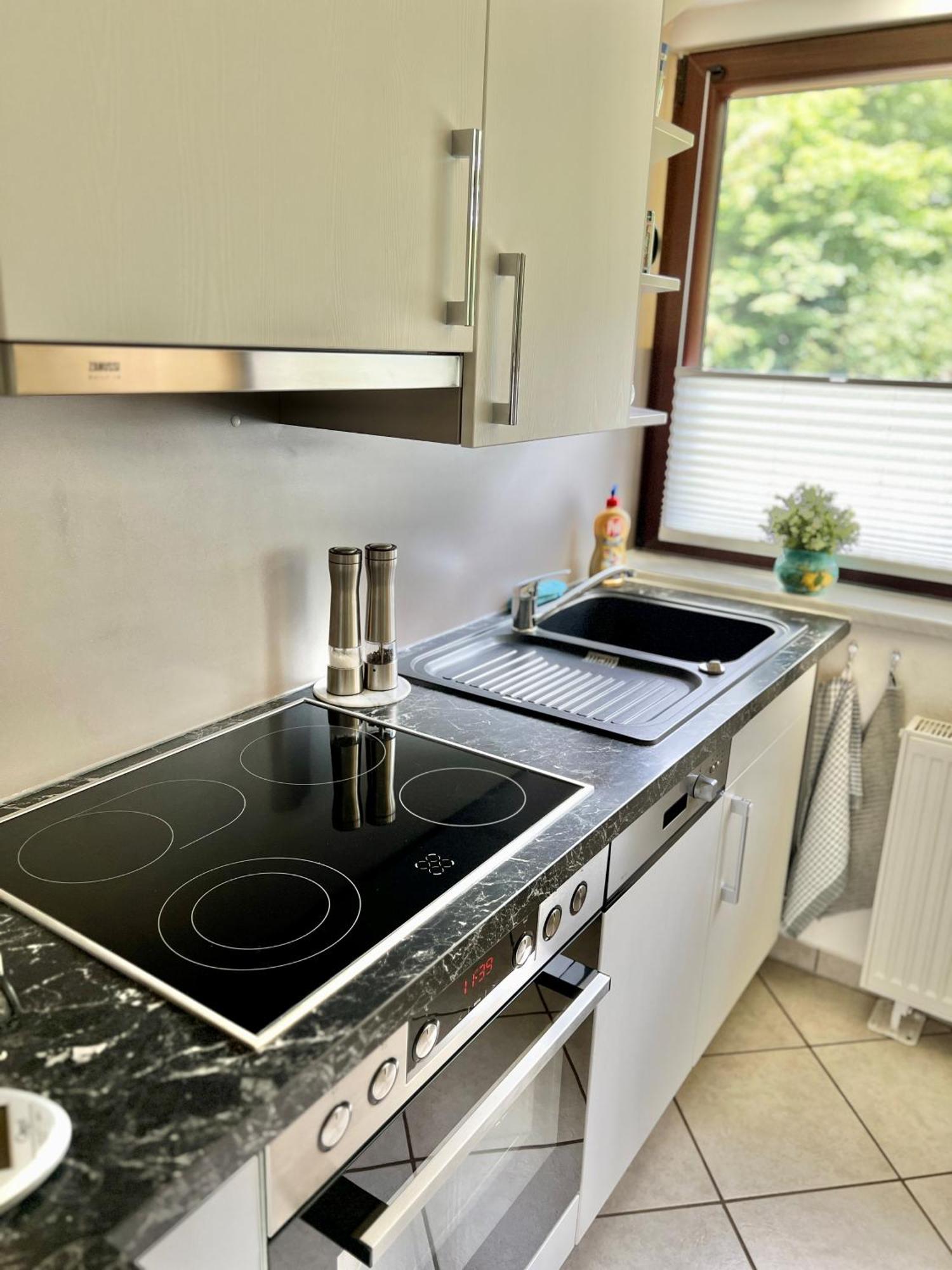 Peedy's luxuriöse 60m² Wohnung mit Balkonterrasse Stade Buitenkant foto